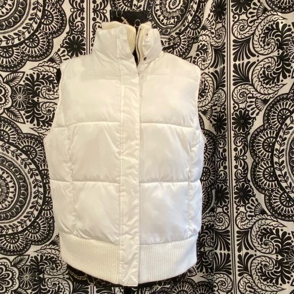 Pretty Merona Women’s M SUPER CLEAN Zip Front White Puffer Vest - Picture 1 of 10